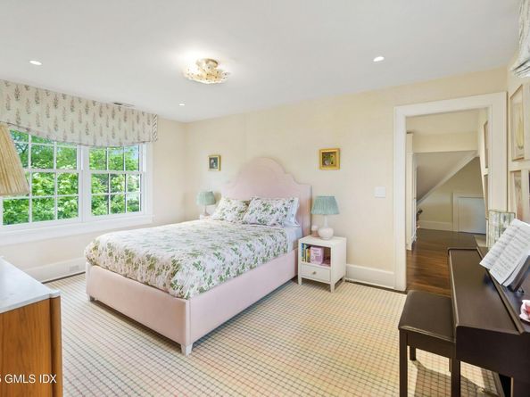 25 Tokeneke Trail, Darien CT 06820