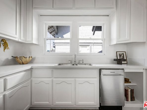 3907 Walton Avenue, Los Angeles CA 90037