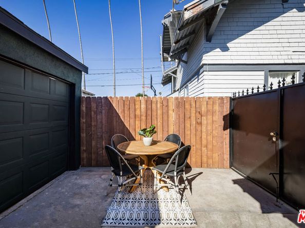 3907 Walton Avenue, Los Angeles CA 90037