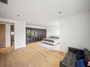212 Bay Street 102, Santa Monica CA 90405