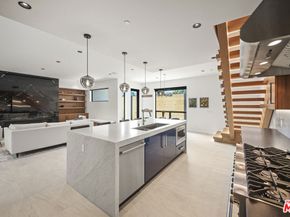 212 Bay Street 102, Santa Monica CA 90405