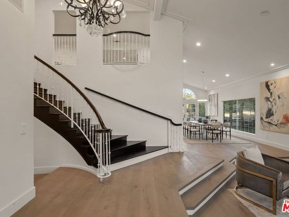 17011 Gledhill Street, Northridge CA 91325