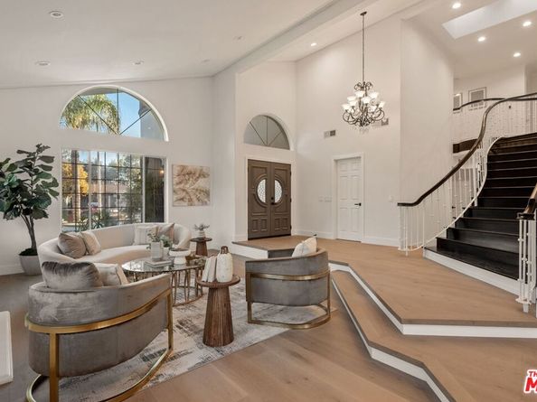 17011 Gledhill Street, Northridge CA 91325