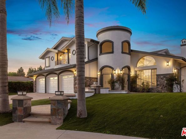 17011 Gledhill Street, Northridge CA 91325