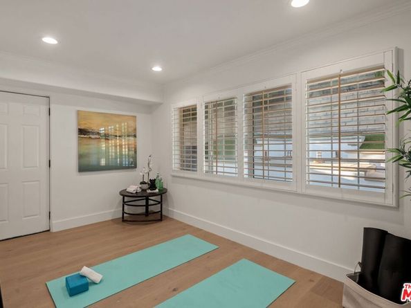 17011 Gledhill Street, Northridge CA 91325