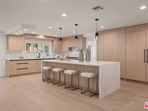 17011 Gledhill Street, Northridge CA 91325