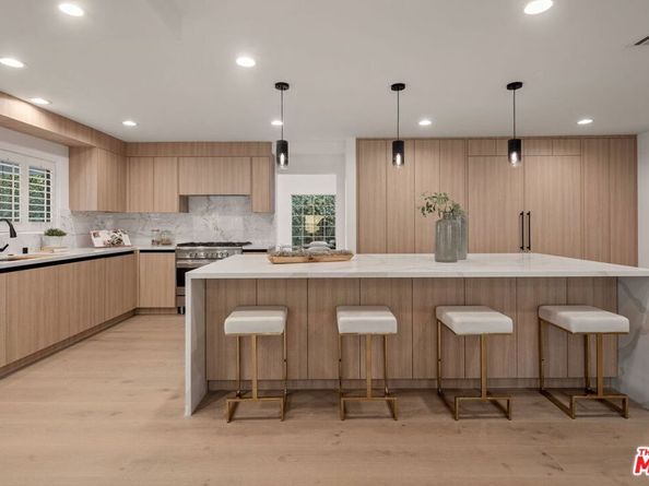 17011 Gledhill Street, Northridge CA 91325