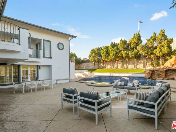 17011 Gledhill Street, Northridge CA 91325