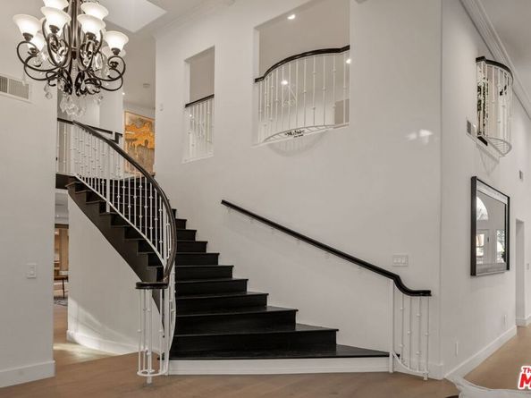 17011 Gledhill Street, Northridge CA 91325