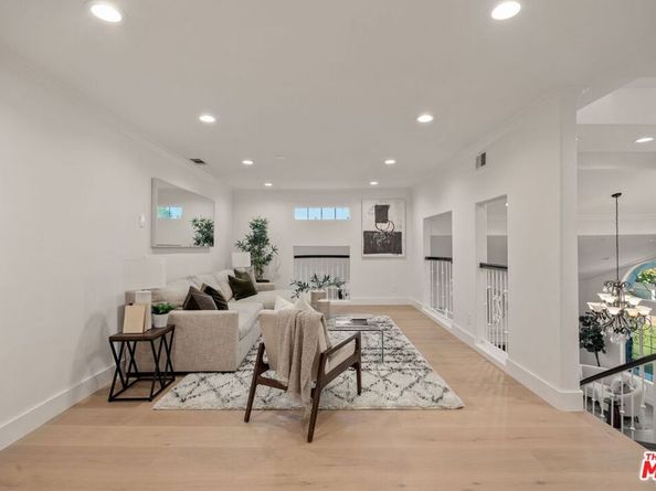 17011 Gledhill Street, Northridge CA 91325