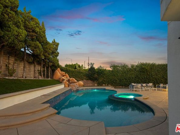 17011 Gledhill Street, Northridge CA 91325