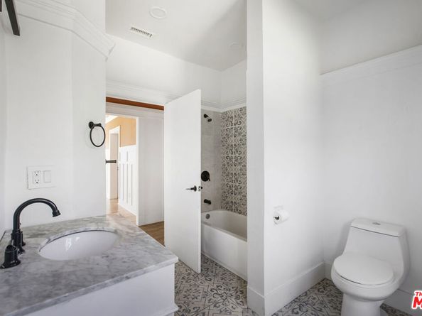 2074 W 29th Street, Los Angeles CA 90018