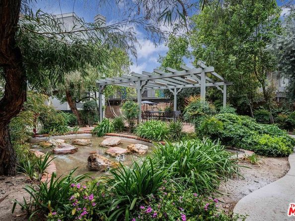 18100 Burbank Boulevard 26, Tarzana CA 91356