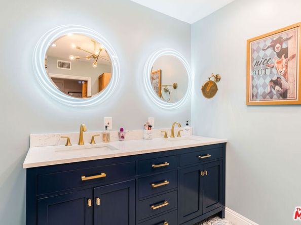 18100 Burbank Boulevard 26, Tarzana CA 91356