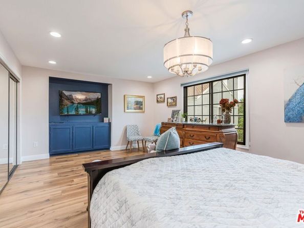 18100 Burbank Boulevard 26, Tarzana CA 91356