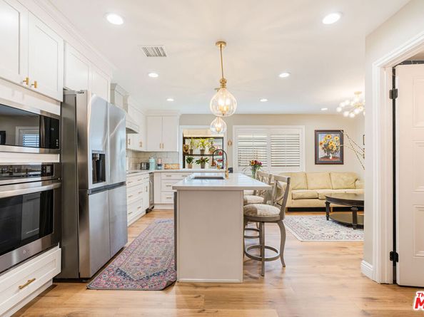 18100 Burbank Boulevard 26, Tarzana CA 91356