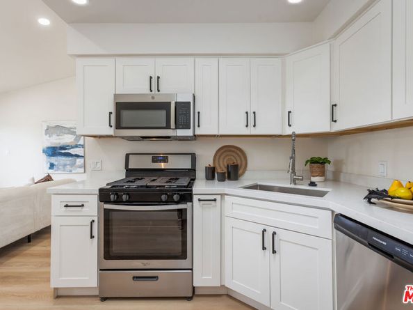 164 W 220th Street 10, Carson CA 90745