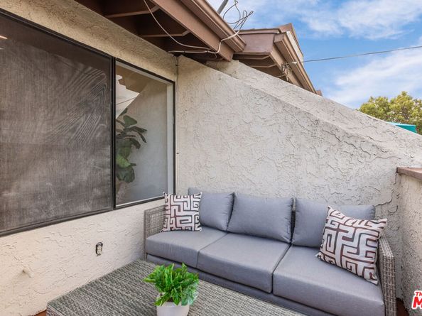 164 W 220th Street 10, Carson CA 90745