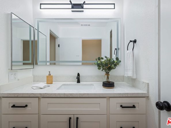 164 W 220th Street 10, Carson CA 90745