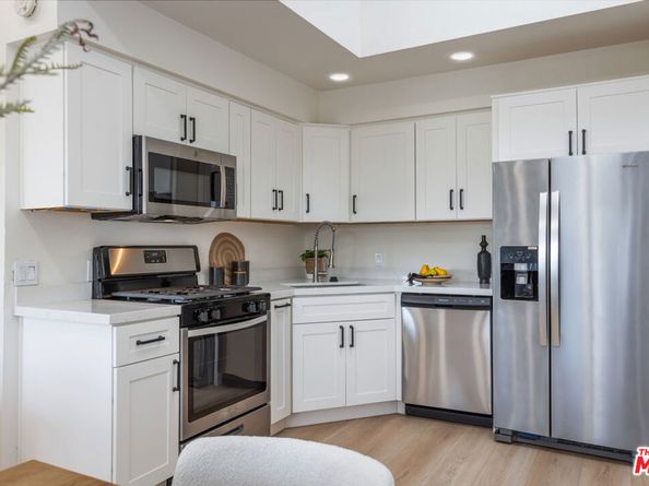 164 W 220th Street 10, Carson CA 90745