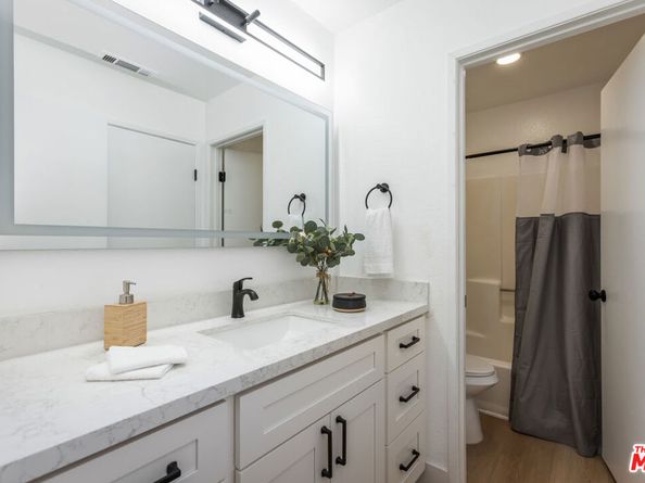 164 W 220th Street 10, Carson CA 90745