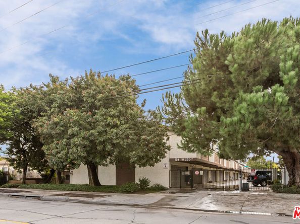 164 W 220th Street 10, Carson CA 90745