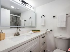 164 W 220th Street 10, Carson CA 90745