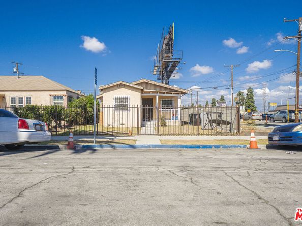 1026 W Century Boulevard, Los Angeles CA 90044