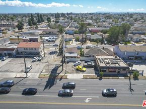 1026 W Century Boulevard, Los Angeles CA 90044