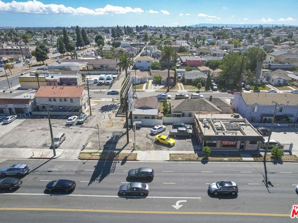 1026 W Century Boulevard, Los Angeles CA 90044