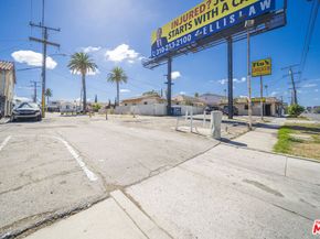 1026 W Century Boulevard, Los Angeles CA 90044
