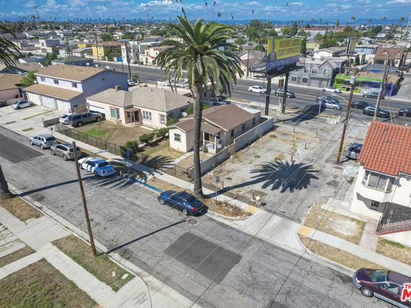 1026 W Century Boulevard, Los Angeles CA 90044