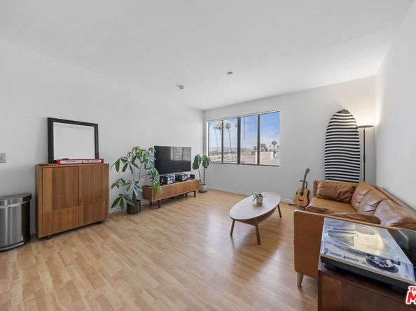 533 S St Andrews Place 420, Los Angeles CA 90020