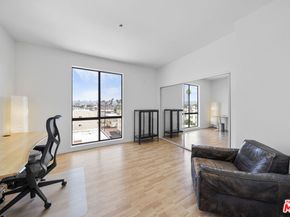533 S St Andrews Place 420, Los Angeles CA 90020