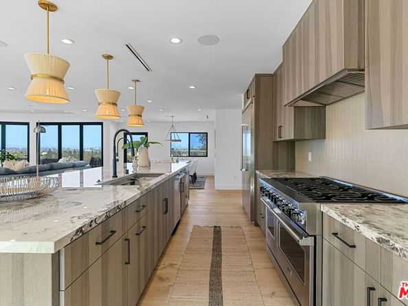 6003 Wrightcrest Drive, Culver City CA 90232