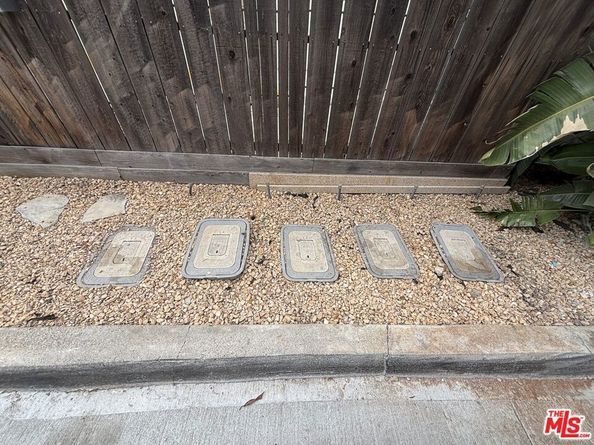 6820 Whitley Terrace, Los Angeles CA 90068