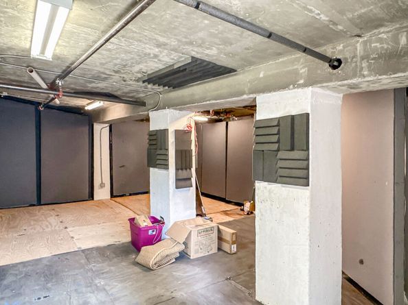 6820 Whitley Terrace, Los Angeles CA 90068
