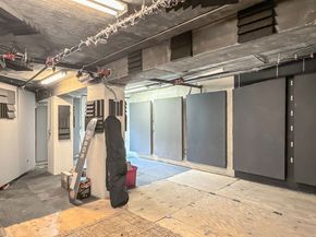6820 Whitley Terrace, Los Angeles CA 90068