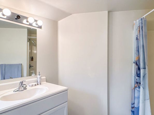 6820 Whitley Terrace, Los Angeles CA 90068
