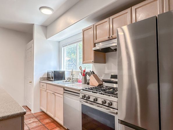 6820 Whitley Terrace, Los Angeles CA 90068