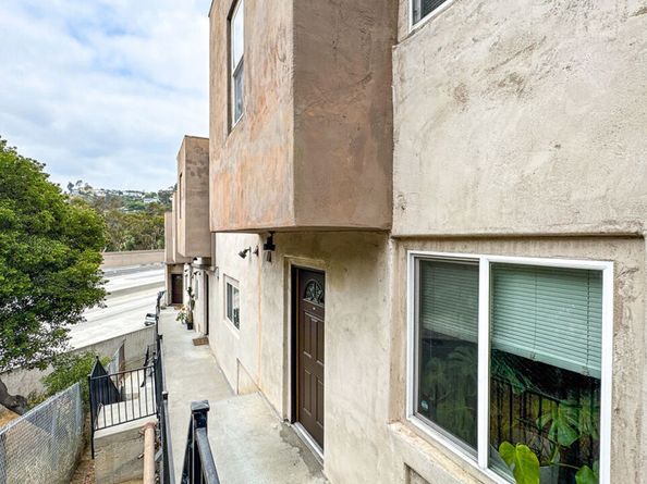 6820 Whitley Terrace, Los Angeles CA 90068