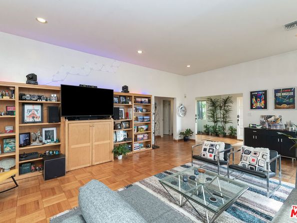1211 Hilldale Avenue, West Hollywood CA 90069