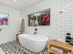 4949 Onaknoll Avenue, Los Angeles CA 90043