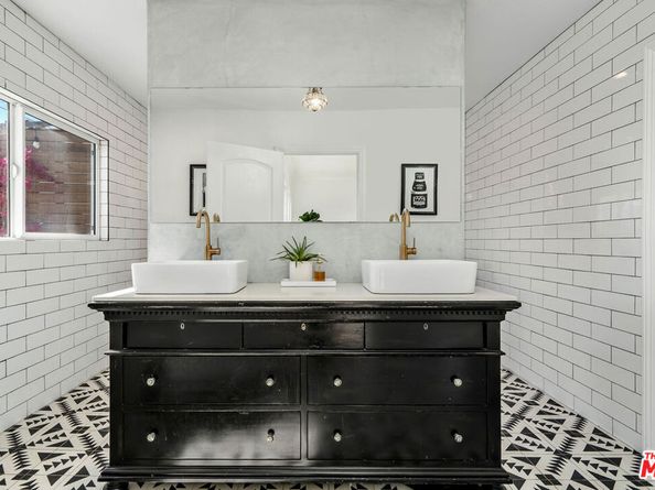 4949 Onaknoll Avenue, Los Angeles CA 90043