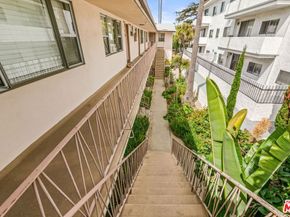 1050 12th Street, Santa Monica CA 90403