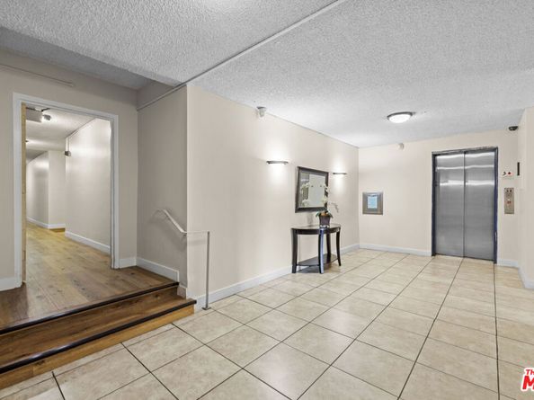 5339 Newcastle Avenue 205, Encino CA 91316