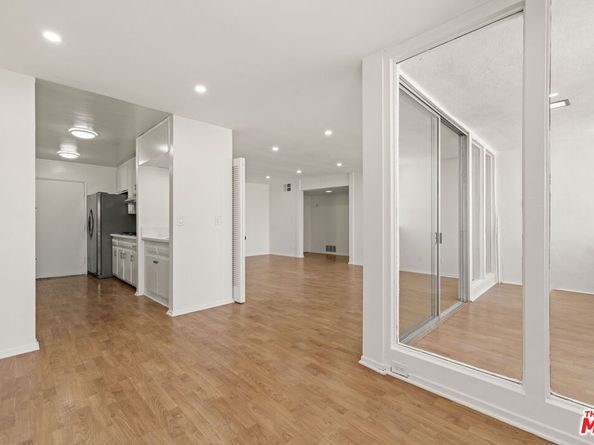 5339 Newcastle Avenue 205, Encino CA 91316