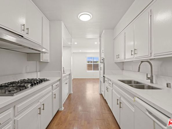 5339 Newcastle Avenue 205, Encino CA 91316