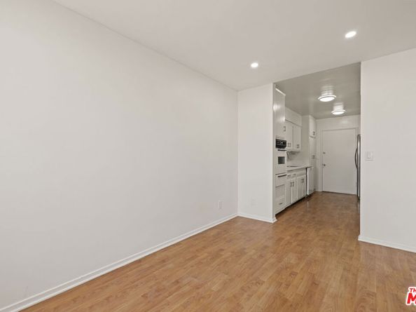 5339 Newcastle Avenue 205, Encino CA 91316