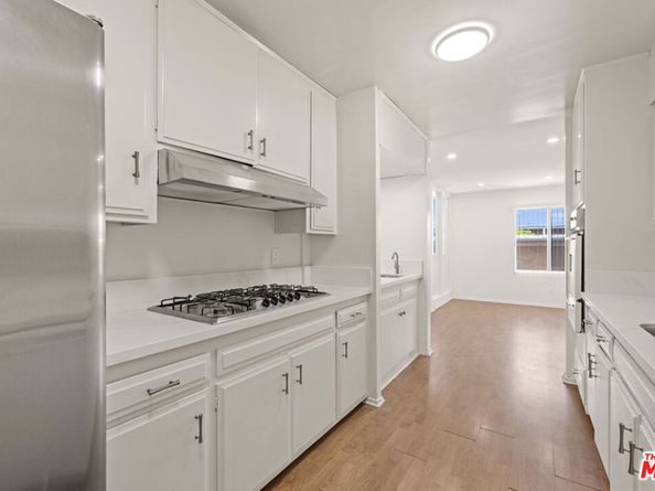 5339 Newcastle Avenue 205, Encino CA 91316